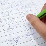 اختلال نوشتن در بزرگسالان چیست؟